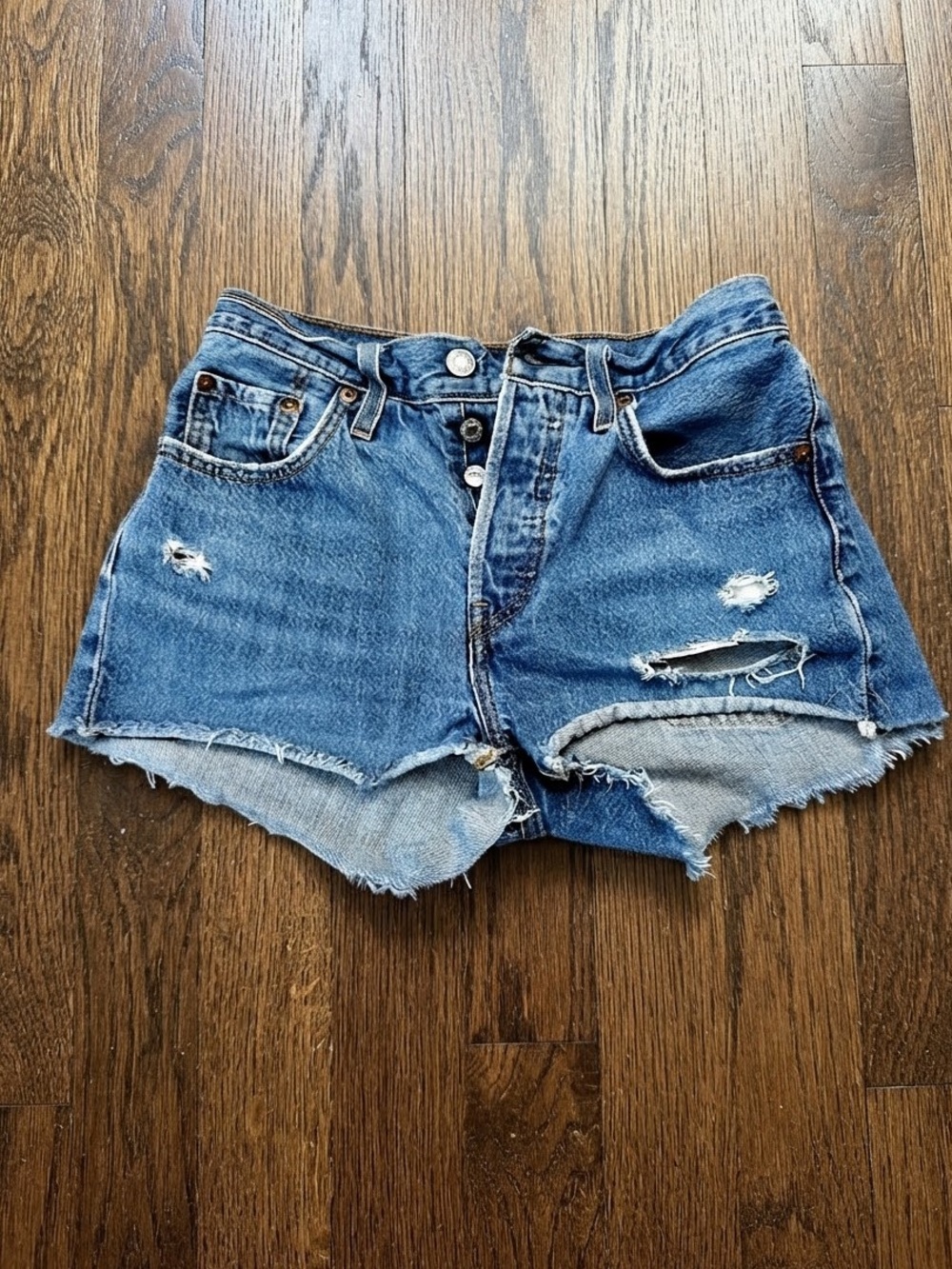 LEVI’S - Classic Blue Denim Cutoff Shorts